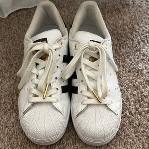 Adidas Superstan size 6